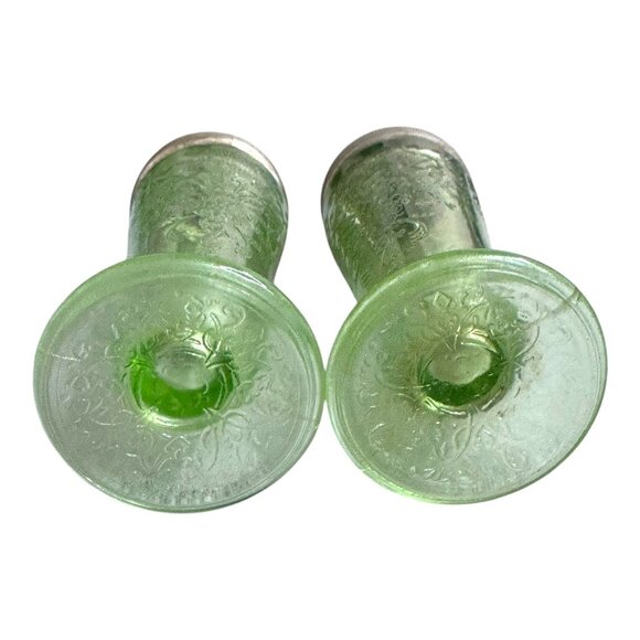 Vintage 1930s Hazel Atlas Royal Lace Uranium Green 4" Salt Pepper Shaker Pair - Picture 11 of 12